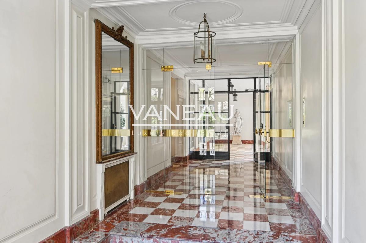 Paris VIIe - Sainte Clotilde - Pied à terre