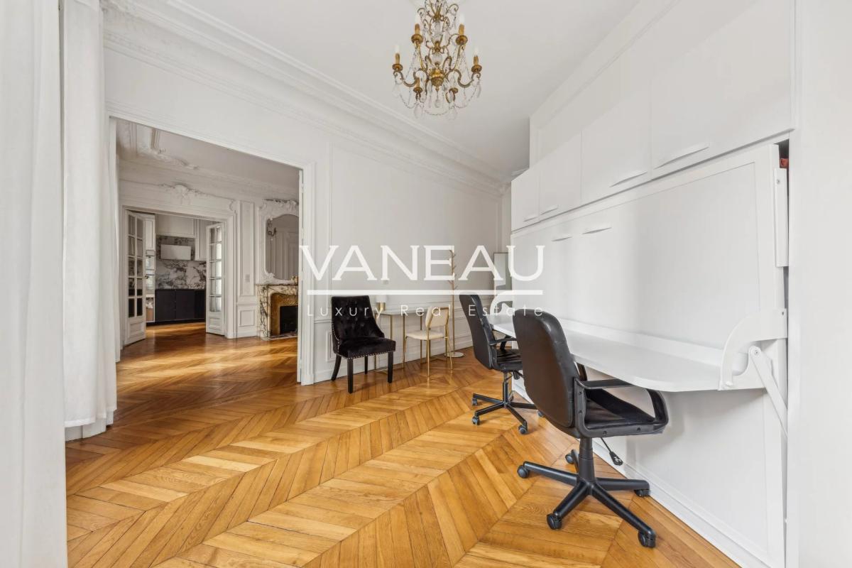 PARIS VIIIe - Appartement familial et de réception
