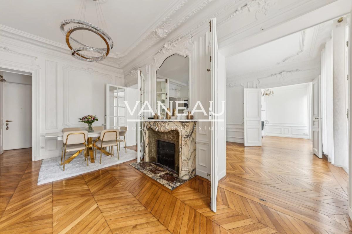 PARIS VIIIe - Appartement familial et de réception