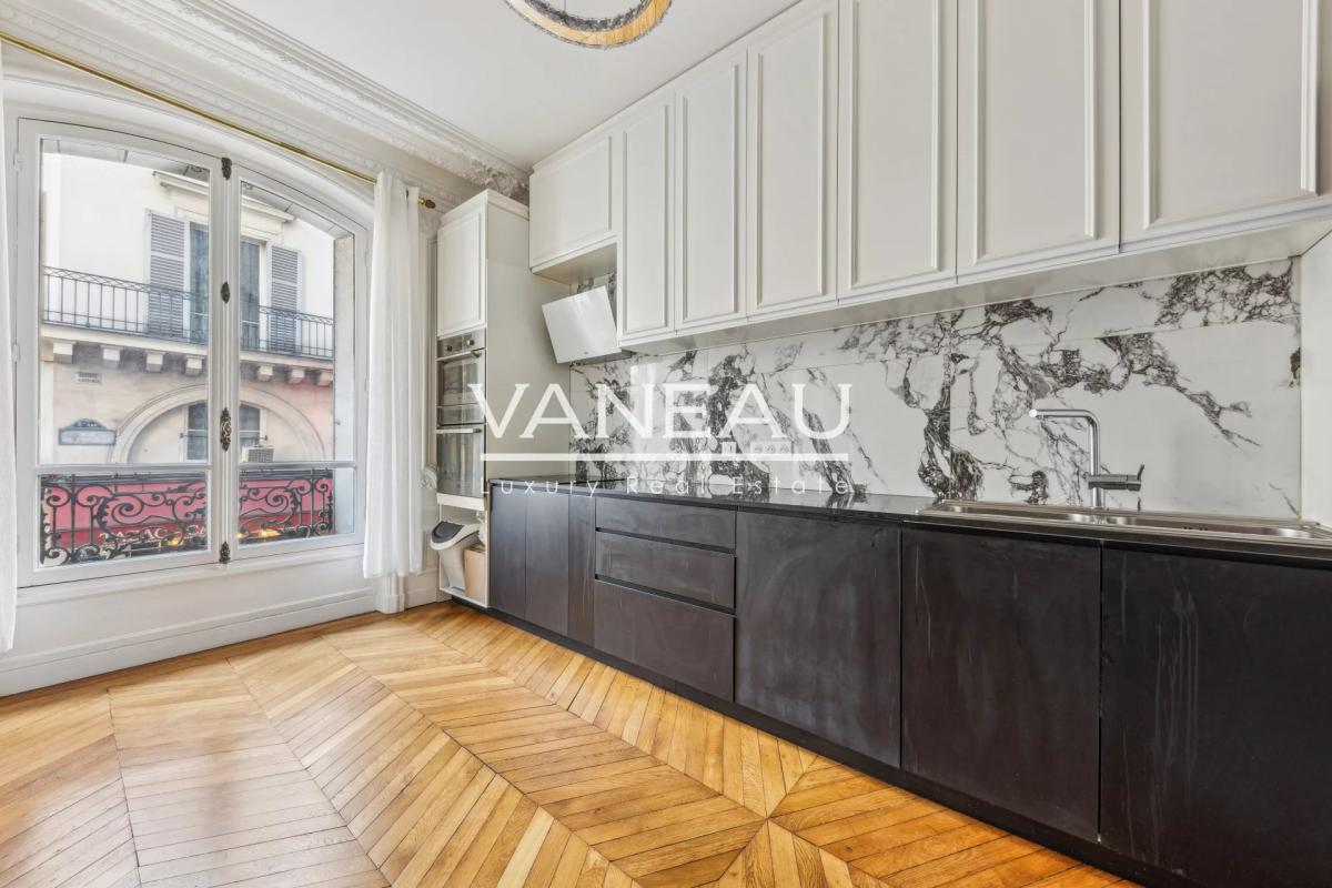 PARIS VIIIe - Appartement familial et de réception
