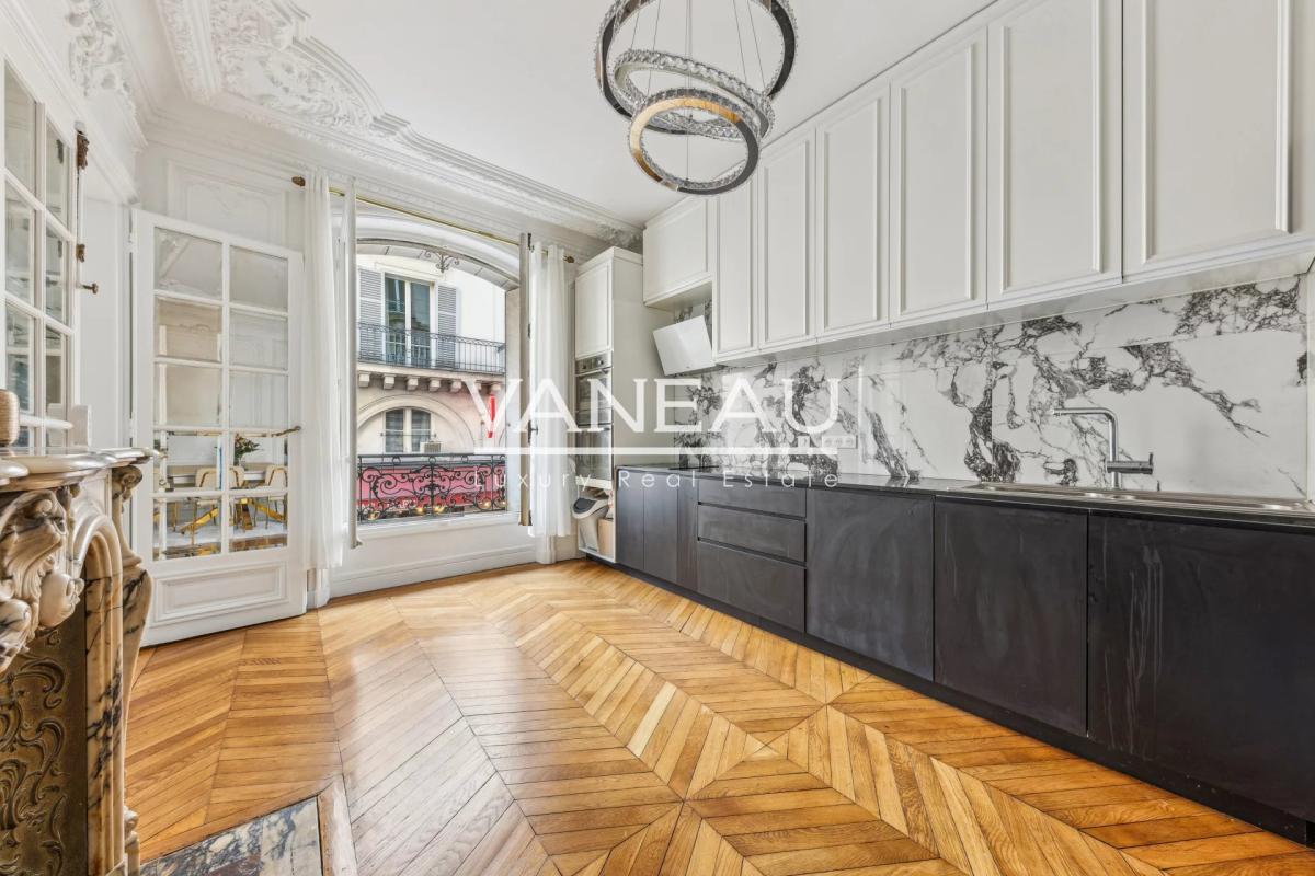 PARIS VIIIe - Appartement familial et de réception