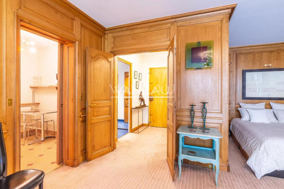 Paris VIIe - BARBET DE JOUY - Pied à terre sur jardin