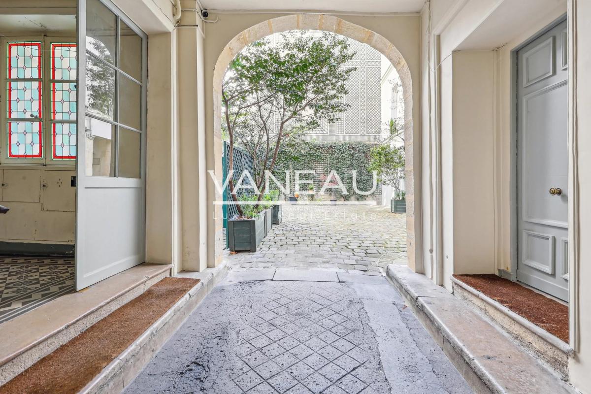 Paris - VIIe - Elégant pied à terre