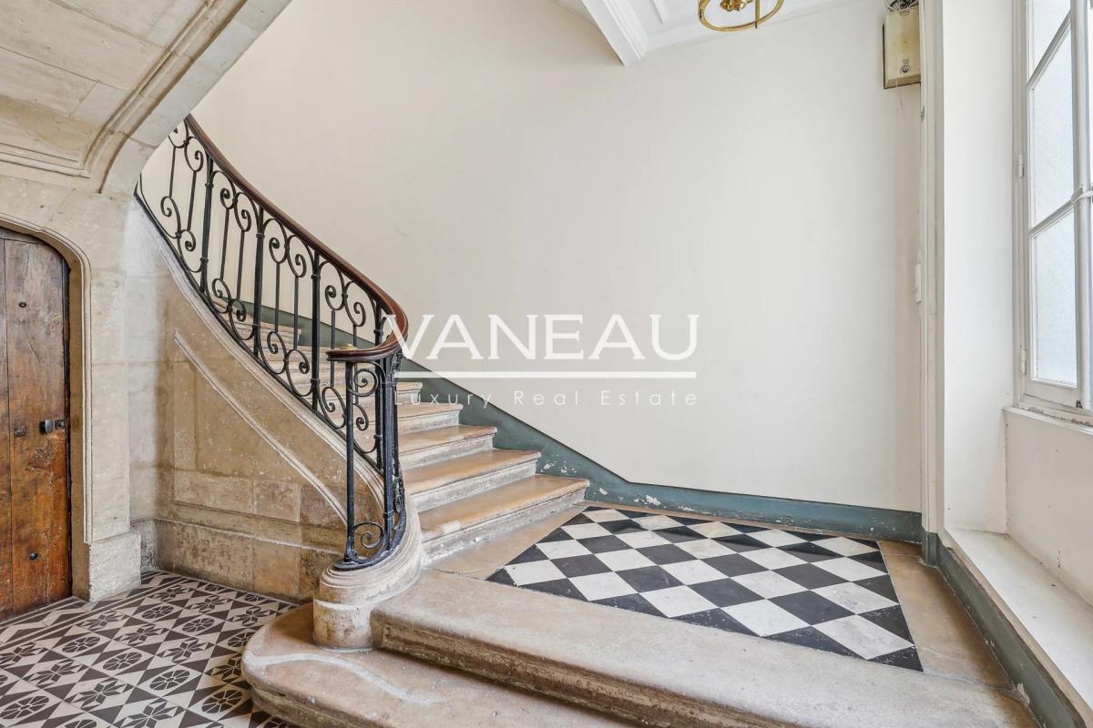 Paris - VIIe - Elégant pied à terre
