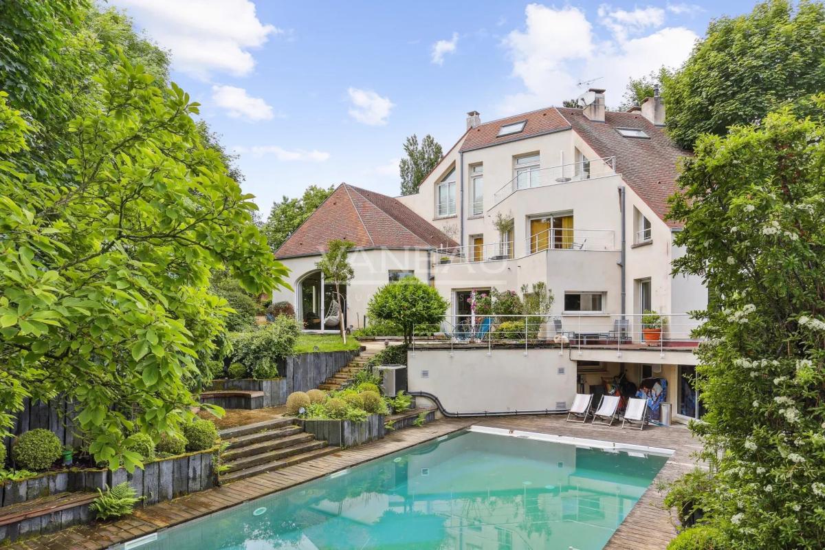 Très belle propriété avec piscine au cœur de Garches