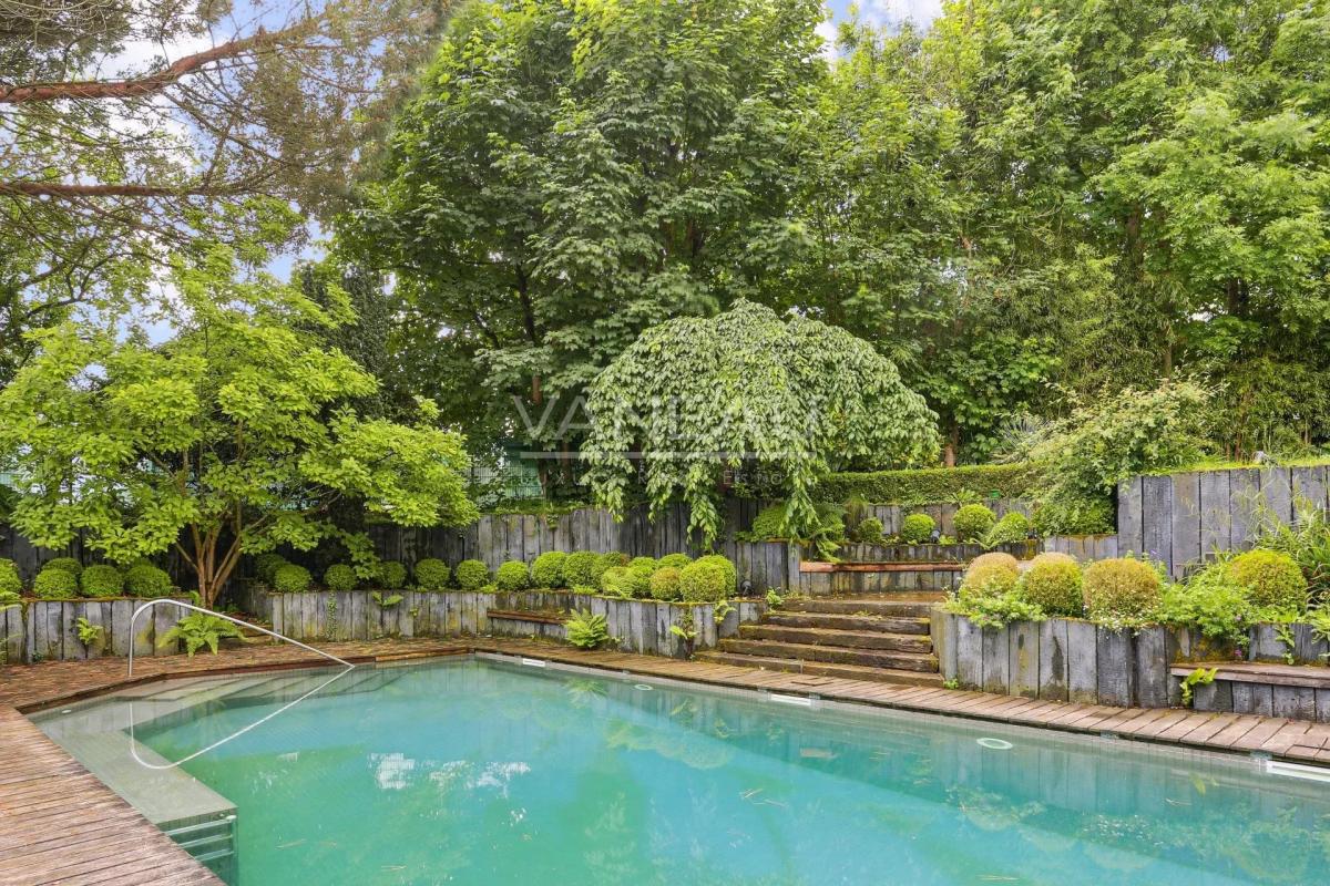 Très belle propriété avec piscine au cœur de Garches