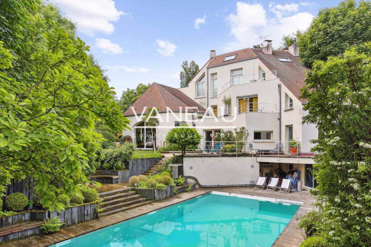 Très belle propriété avec piscine au cœur de Garches