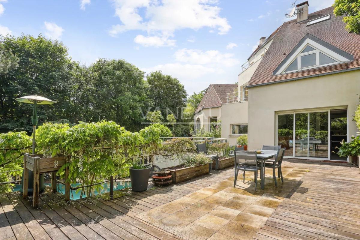 Très belle propriété avec piscine au cœur de Garches