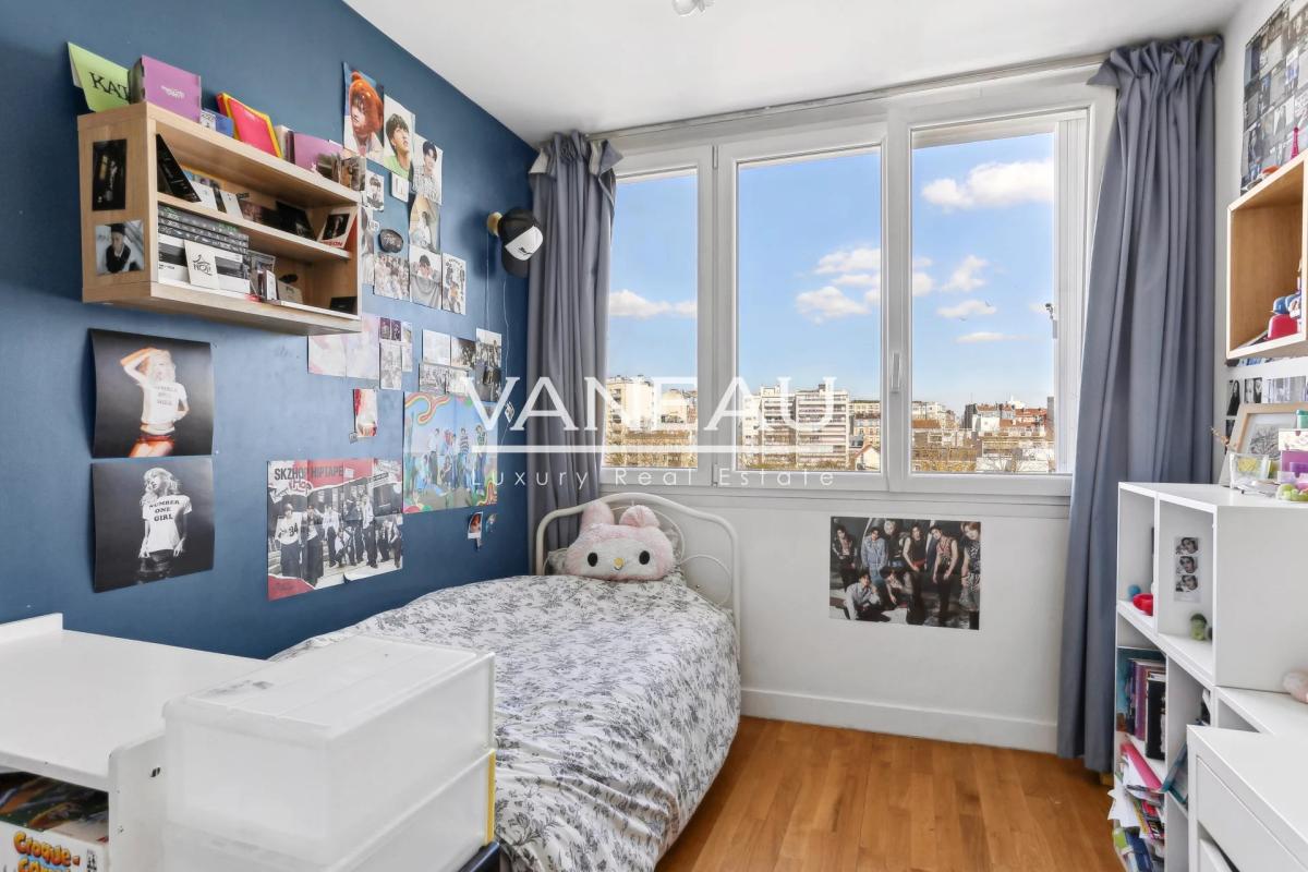 Appartement familial en dernier étage avec quatre chambres