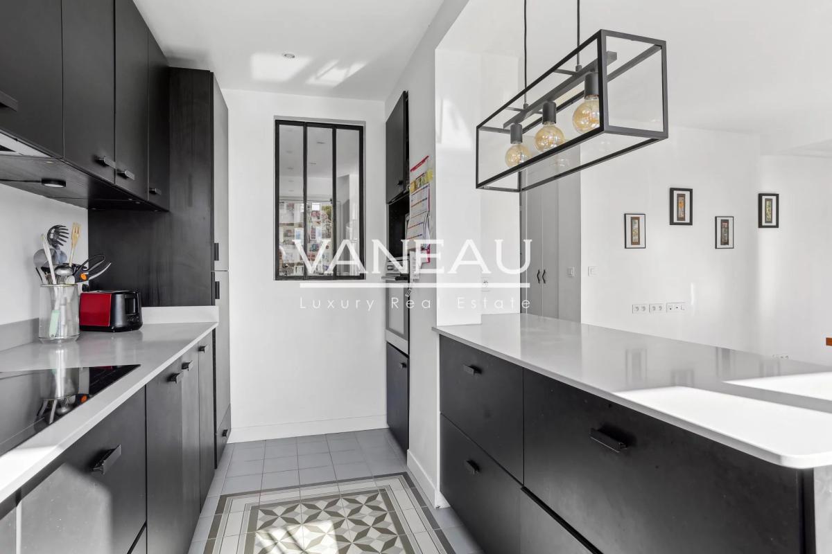 Appartement familial en dernier étage avec quatre chambres