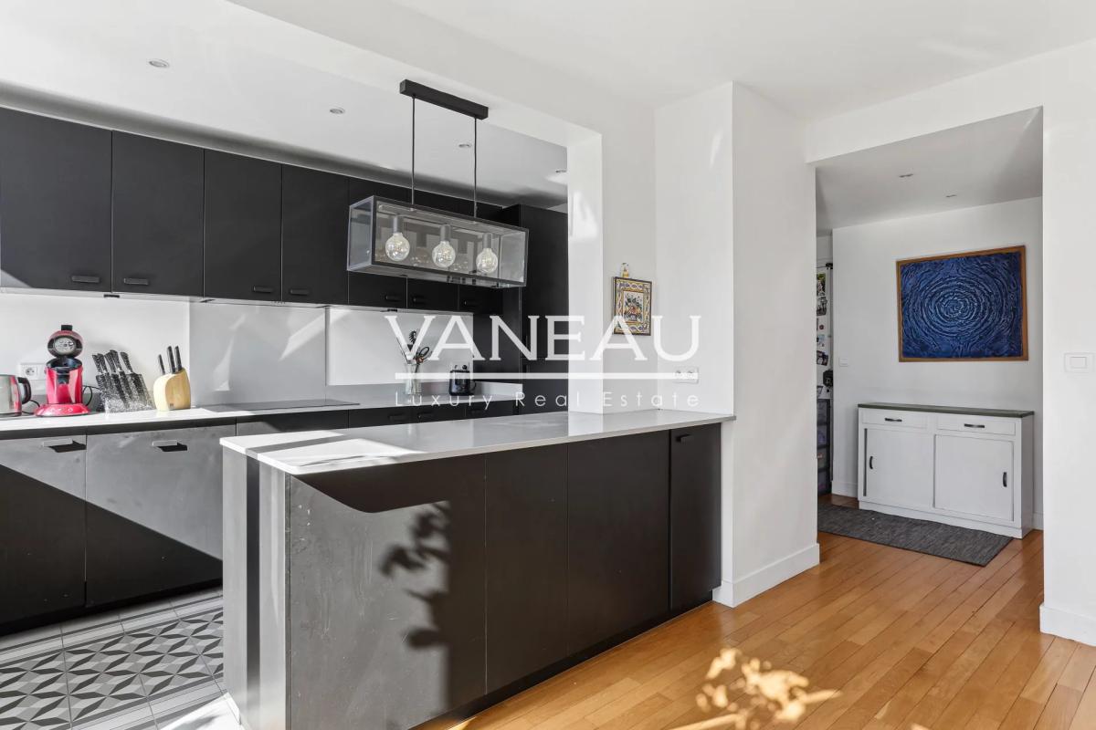 Appartement familial en dernier étage avec quatre chambres