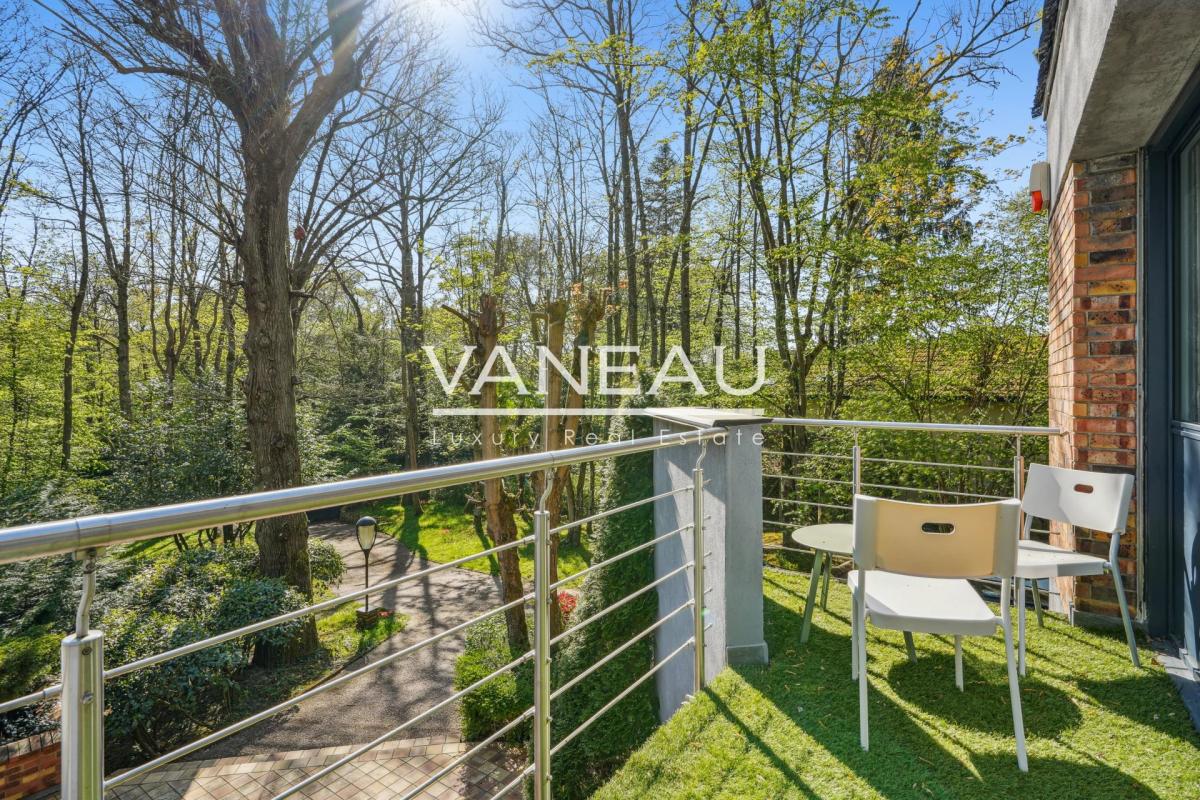 Maison d'architecte sur terrain arboré