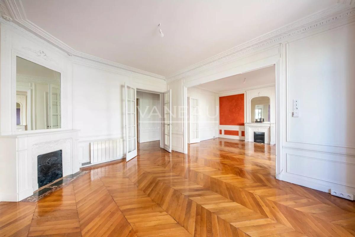 Champ de Mars - Beau Classique