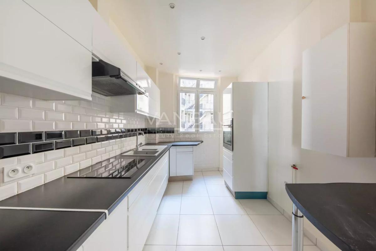 Champ de Mars - Beau Classique