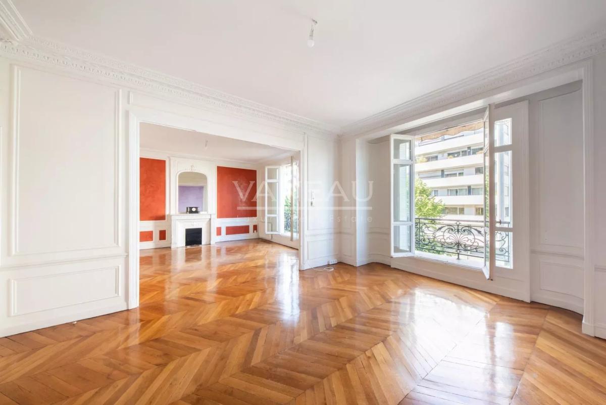 Champ de Mars - Beau Classique