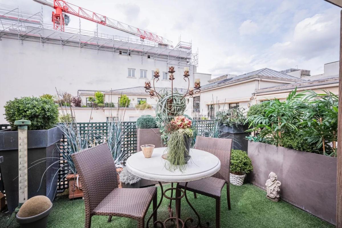 Dernier étage avec Terrasse vue Tour Eiffel