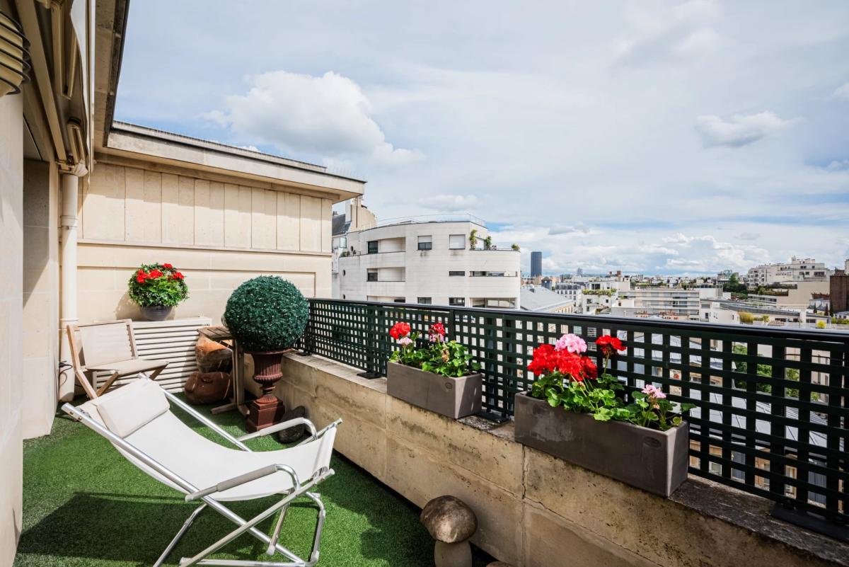 Dernier étage avec Terrasse vue Tour Eiffel