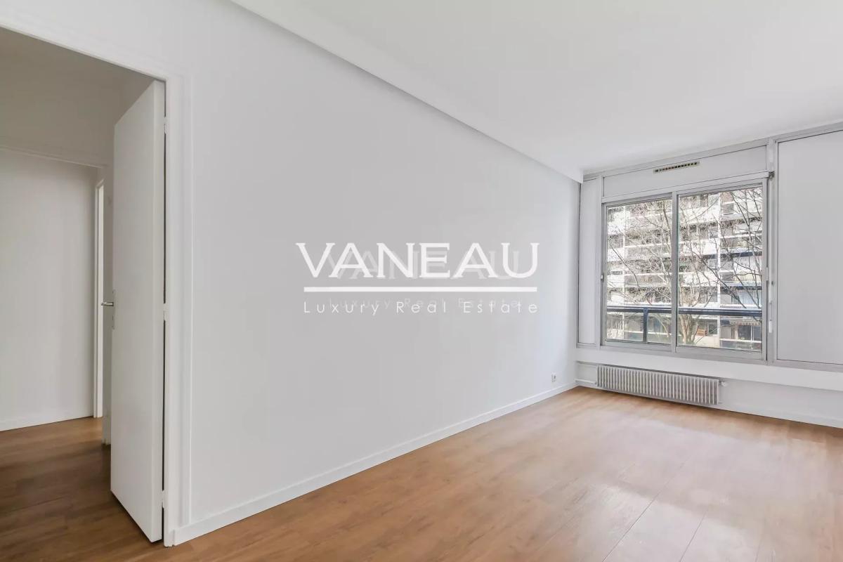 Paris XVe - BIR-HAKEIM - Appartement familial sur jardin