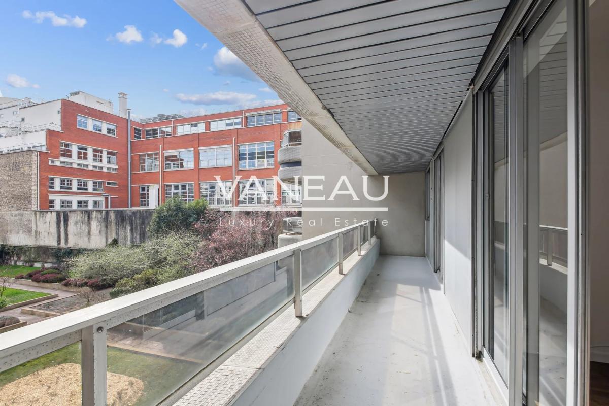 Paris XVe - BIR-HAKEIM - Appartement familial sur jardin