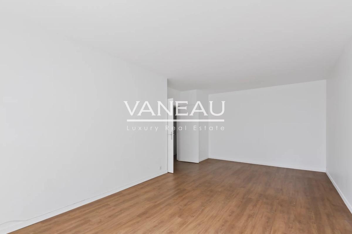 Paris XVe - BIR-HAKEIM - Appartement familial sur jardin