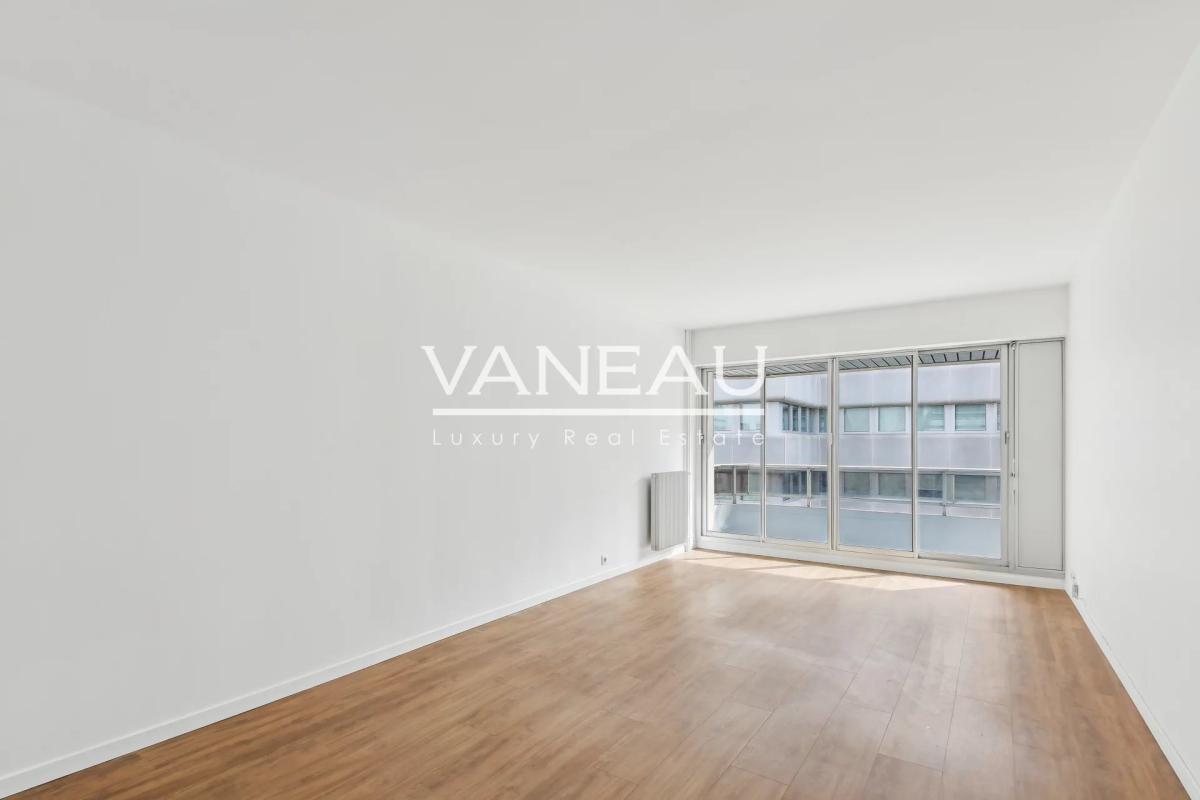 Paris XVe - BIR-HAKEIM - Appartement familial sur jardin