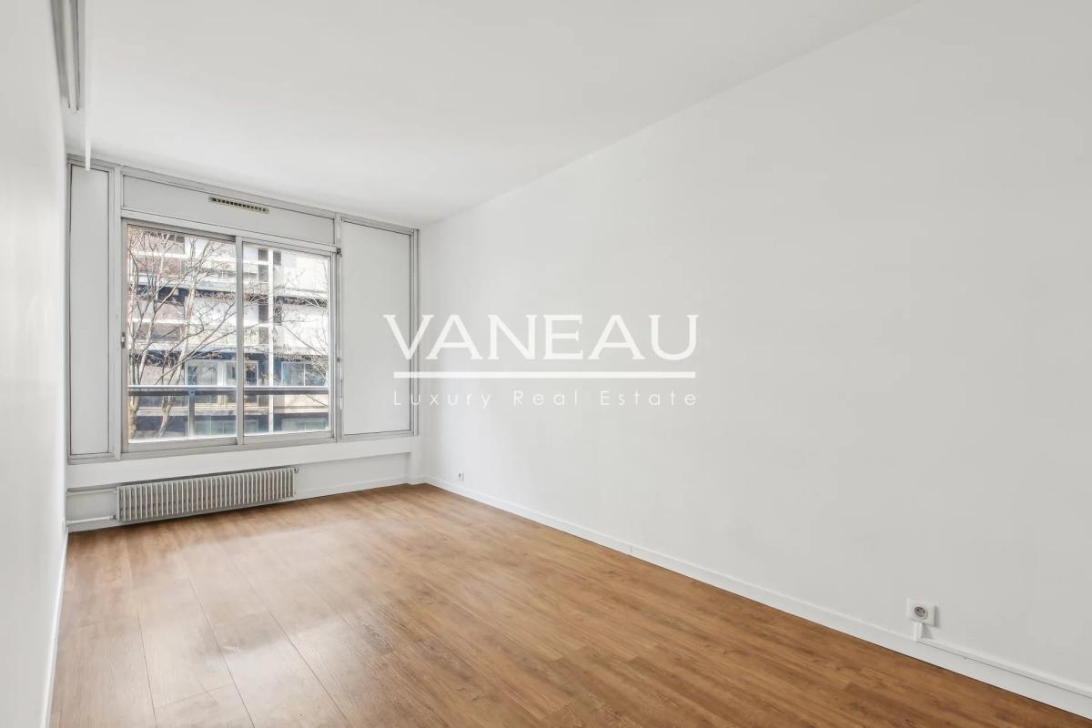 Paris XVe - BIR-HAKEIM - Appartement familial sur jardin