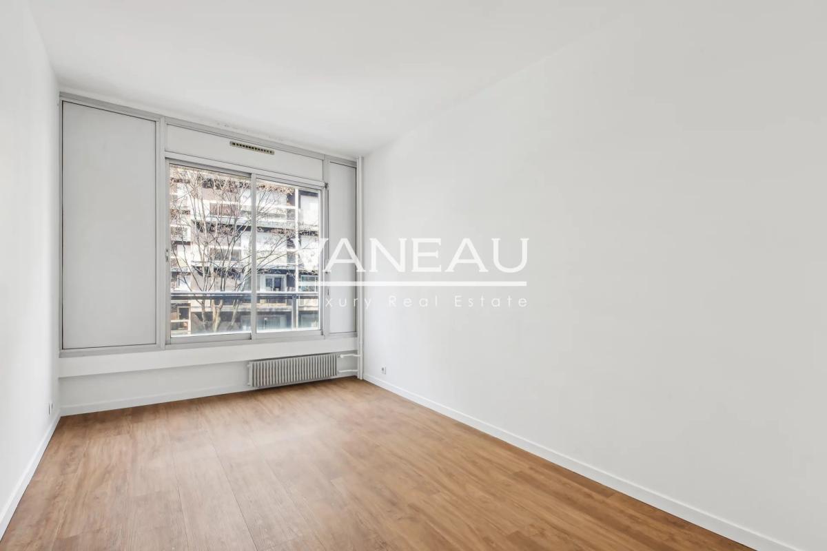 Paris XVe - BIR-HAKEIM - Appartement familial sur jardin