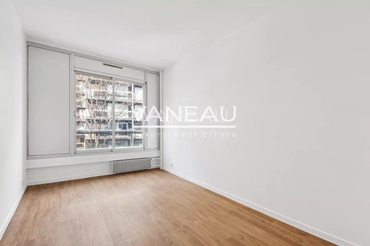 Paris XVe - BIR-HAKEIM - Appartement familial sur jardin
