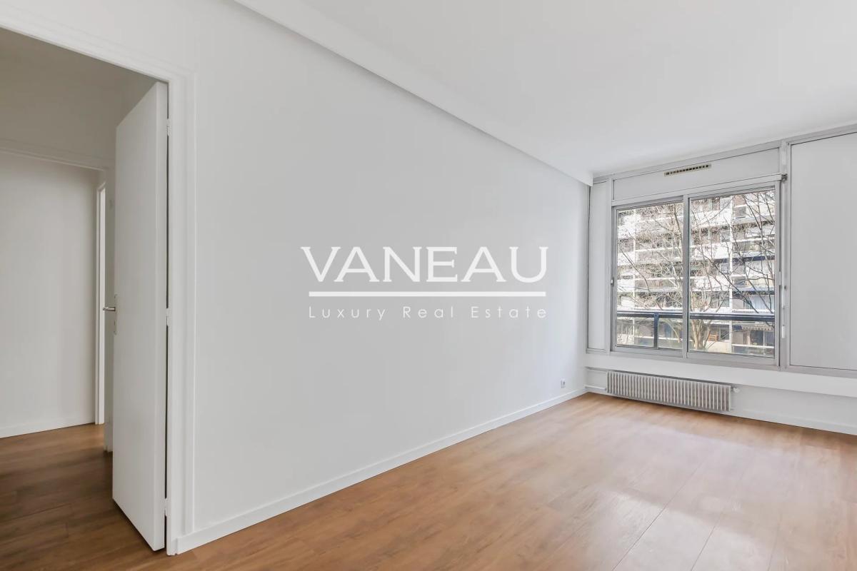 Paris XVe - BIR-HAKEIM - Appartement familial sur jardin