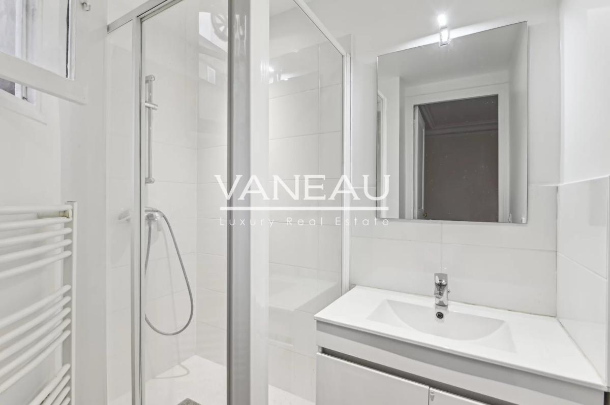 Paris Xe - Charmant appartement de trois pièces clef en main -
