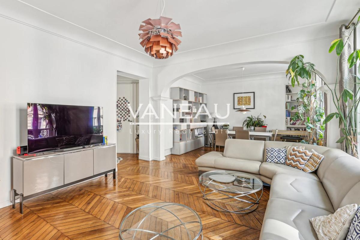 Paris Xème - Bel appartement familial de quatre pièces en parfai