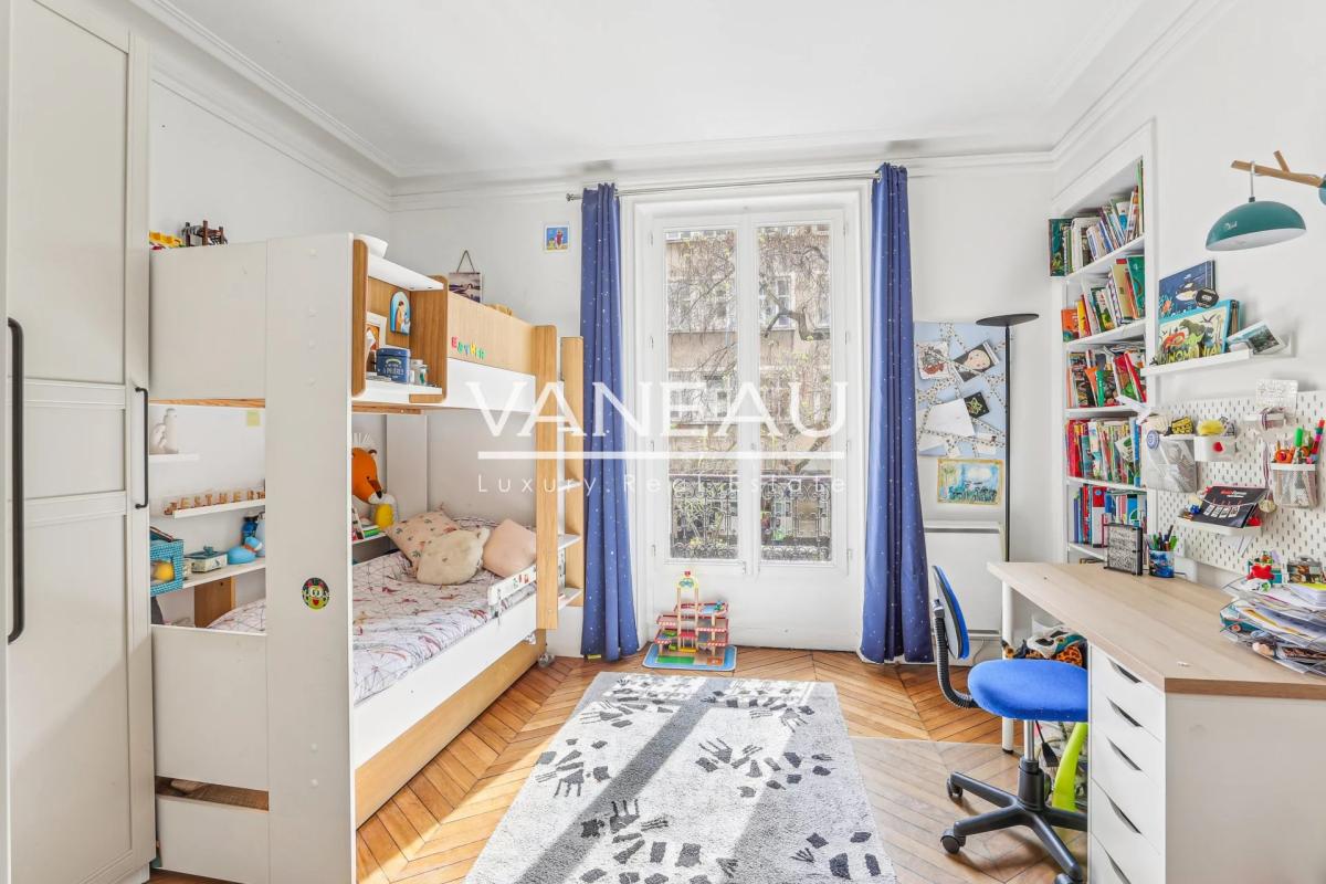 Paris Xème - Bel appartement familial de quatre pièces en parfai
