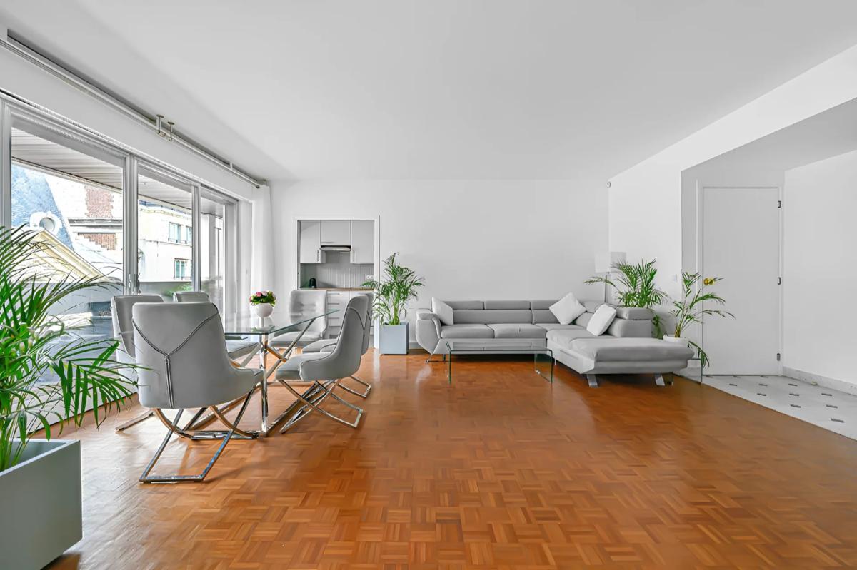 PARIS XVIe - Appartement familial avec balcon