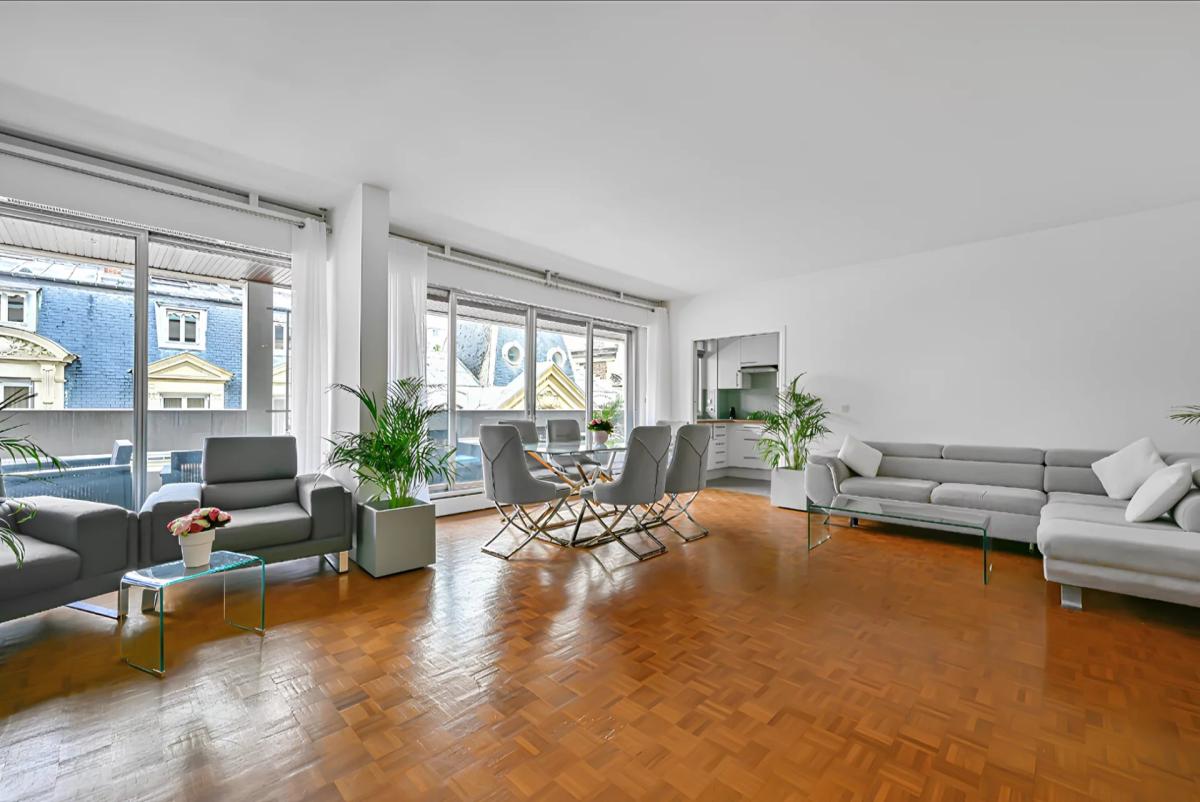 PARIS XVIe - Appartement familial avec balcon