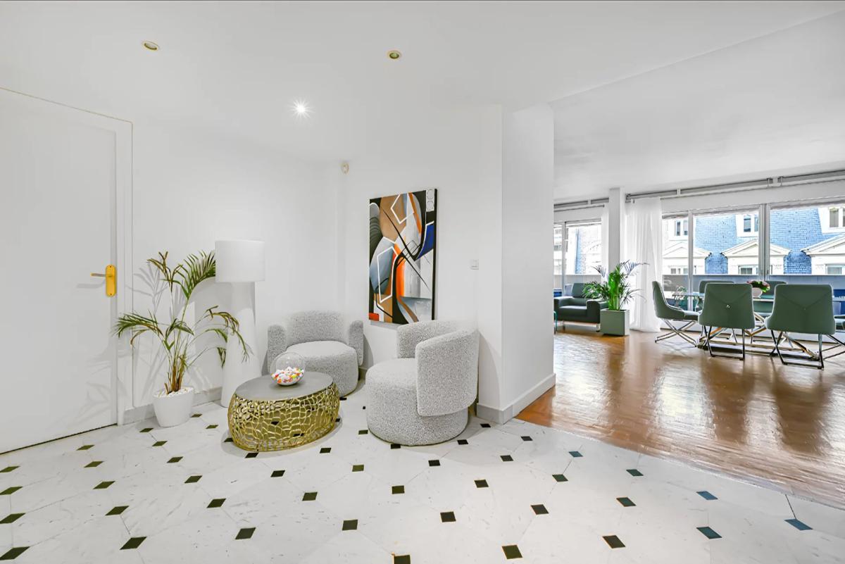 PARIS XVIe - Appartement familial avec balcon