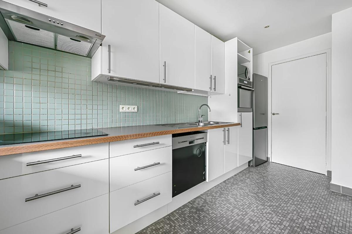 PARIS XVIe - Appartement familial avec balcon