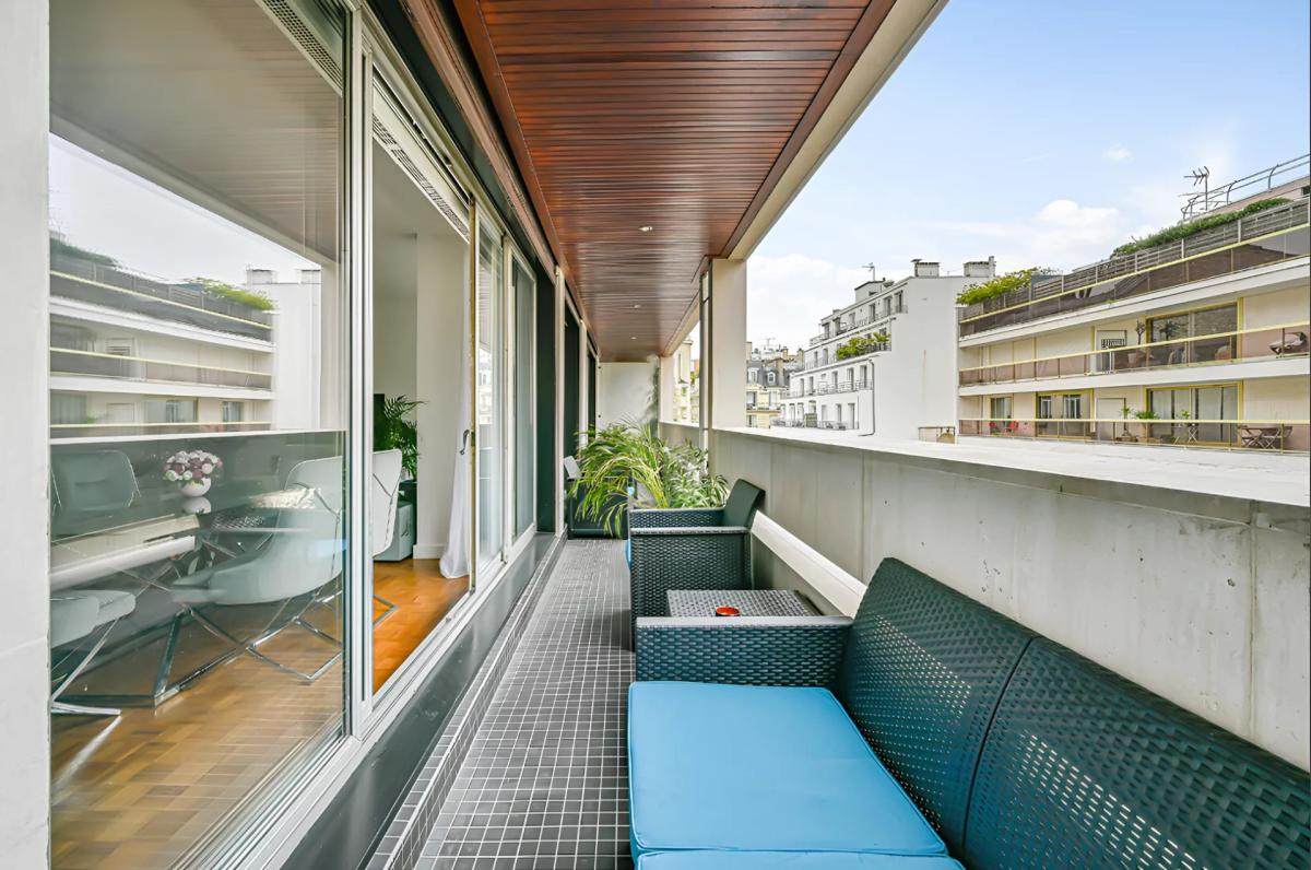 PARIS XVIe - Appartement familial avec balcon