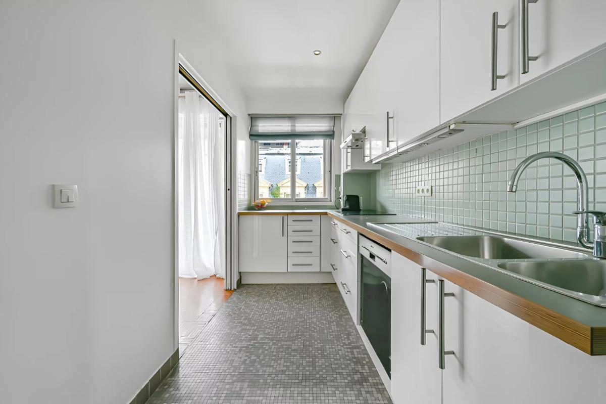 PARIS XVIe - Appartement familial avec balcon