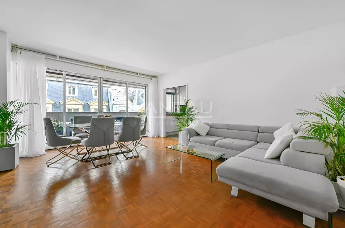 PARIS XVIe - Appartement familial avec balcon