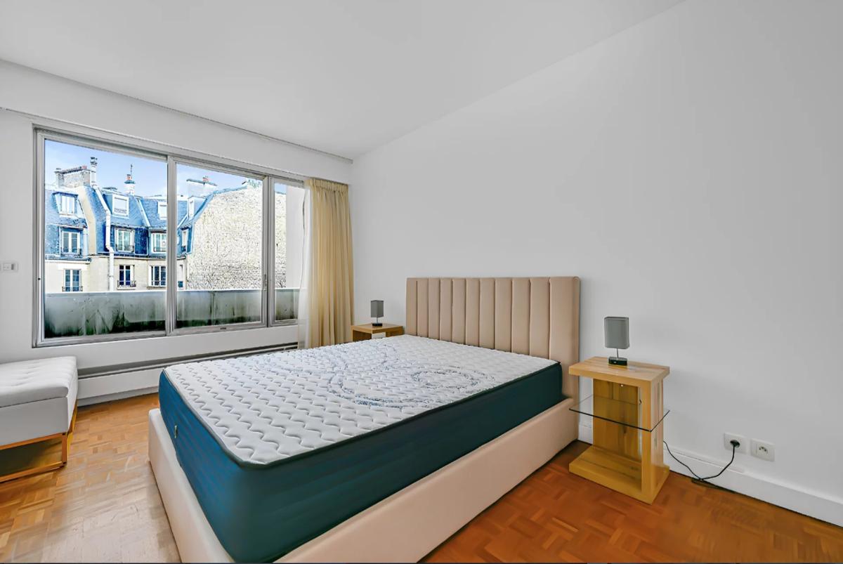 PARIS XVIe - Appartement familial avec balcon