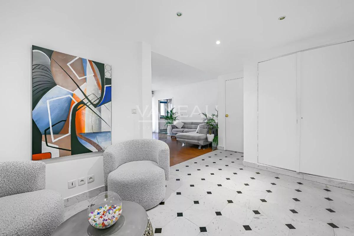 PARIS XVIe - Appartement familial avec balcon