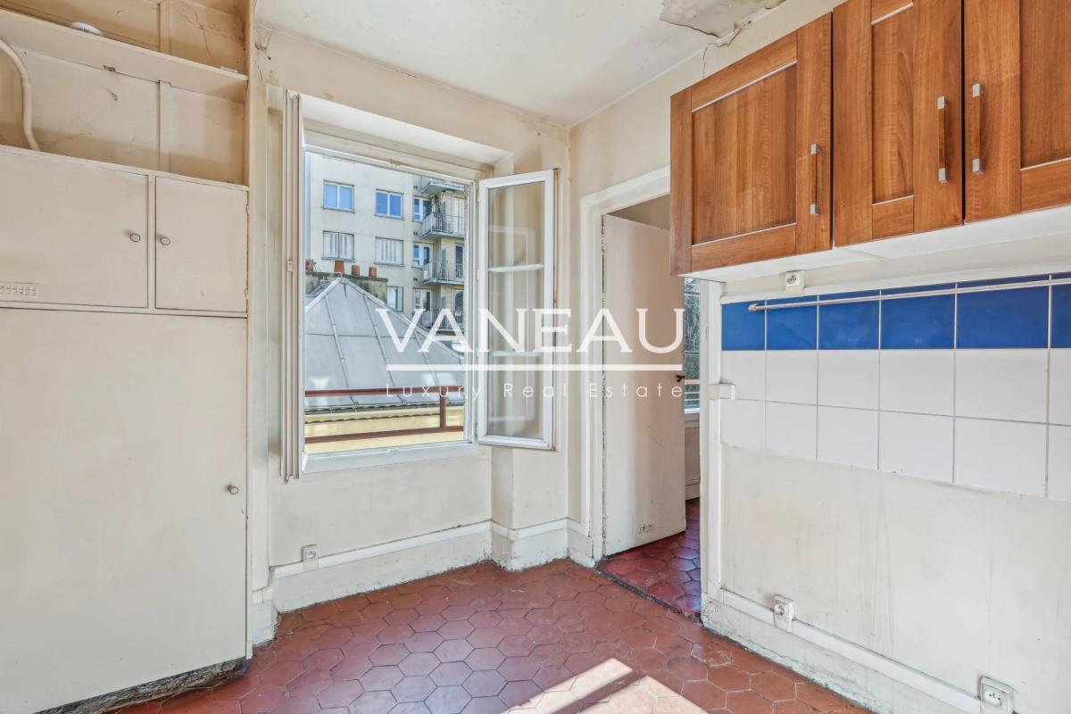 Exclusivité – Paris XVème nord – Deux pièces à rénover – Lumineu