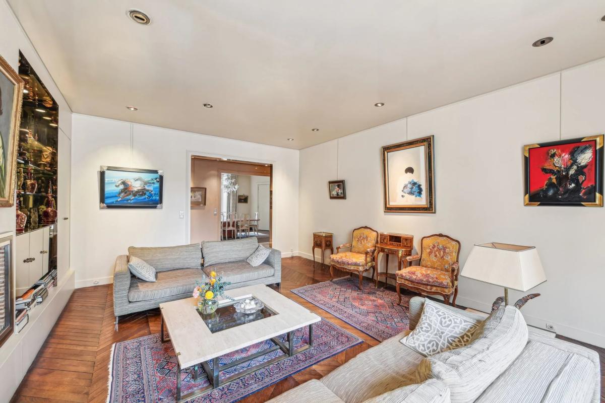 Paris XVI Nord - 197m2 - Beau familial étage élevé, vue dégagée.