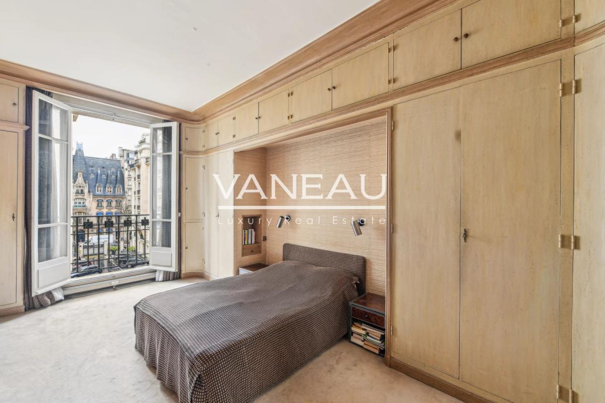 Paris XVI Nord - 197m2 - Beau familial étage élevé, vue dégagée.