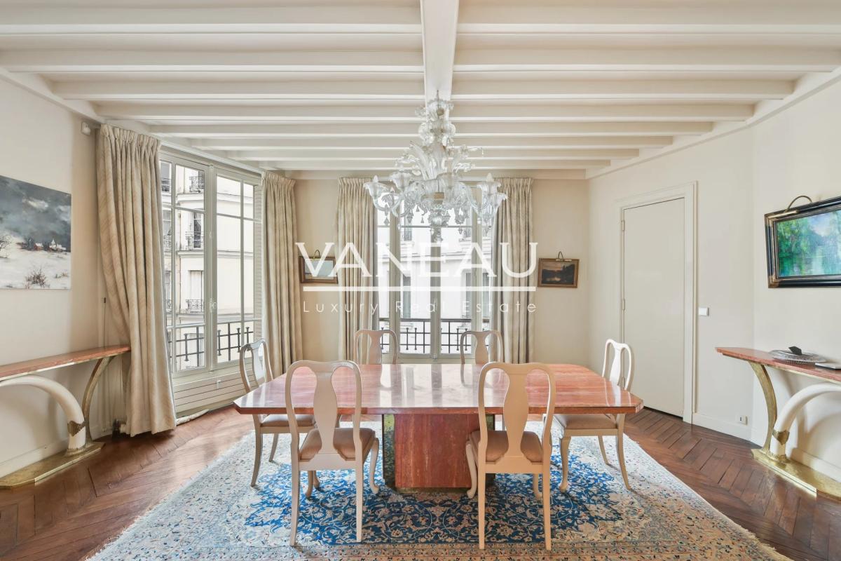 Paris XVI Nord - 197m2 - Beau familial étage élevé, vue dégagée.