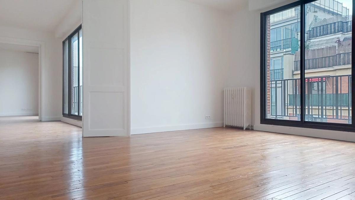 Paris VIII - Bel appartement en triplex familial avec terrasse -