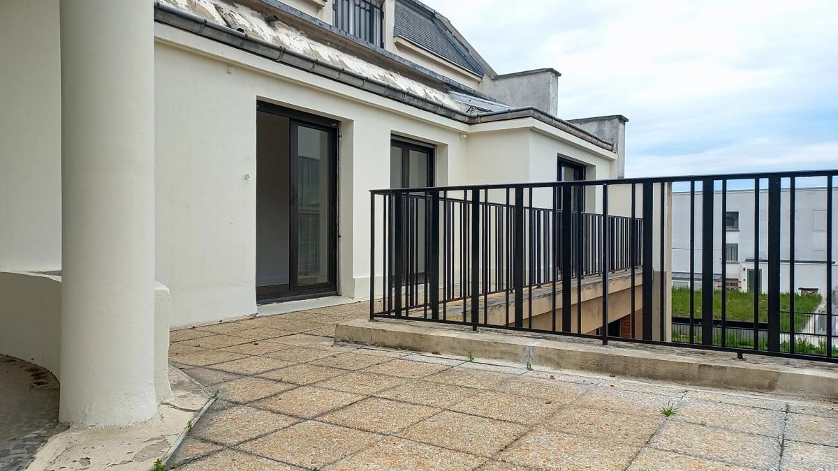 Paris VIII - Bel appartement en triplex familial avec terrasse -