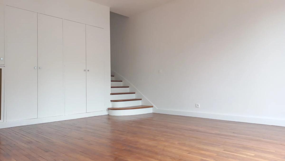 Paris VIII - Bel appartement en triplex familial avec terrasse -
