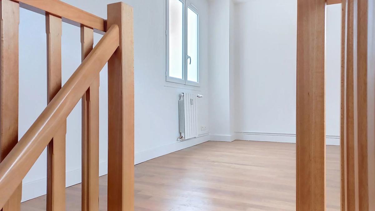 Paris VIII - Bel appartement en triplex familial avec terrasse -
