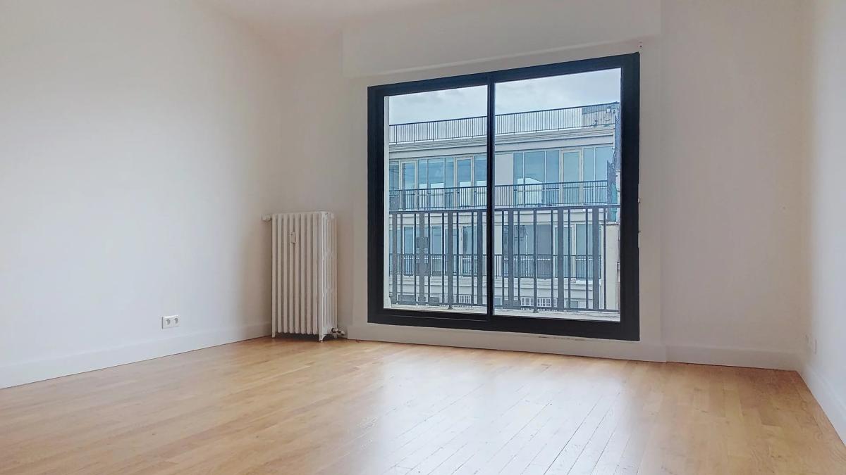 Paris VIII - Bel appartement en triplex familial avec terrasse -